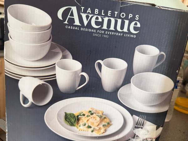 DINNERWARE SET 1