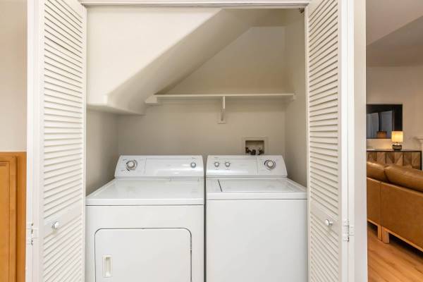 $3,229 / 3br - 1344ft2 - 💀 Scarily Spacious 3BR—Grab This Deal w/ Jessica Thornton! (17621 W. Pauline Ct., Canyon Country, CA)64035740590594121