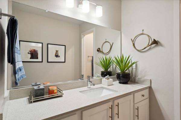 $1,616 / 1br - 560ft2 - Garajes Separados, 1 BD, Beaverton OR (11103 SW Davies Rd, Beaverton, OR)63831537163393124