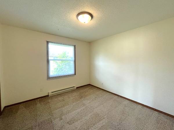 $745 / 2br - 575ft2 - 💥NO DEPOSIT!💥 2BR/1BA – $745/mo – Pet Friendly (Cats Only) (Menomonie, WI)63845958113155123