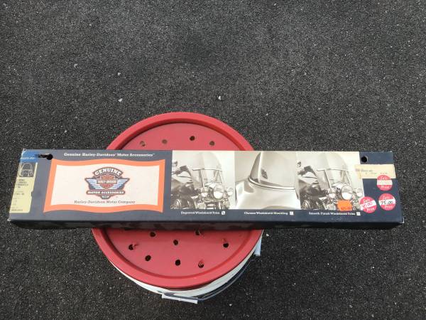 Harley Davidson chrome engraved windshield trim 58361-95 1