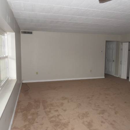 $890 / 1br - Ground Floor...🍂🍁🥰Cat Welcome (Monaca)64013365222018121