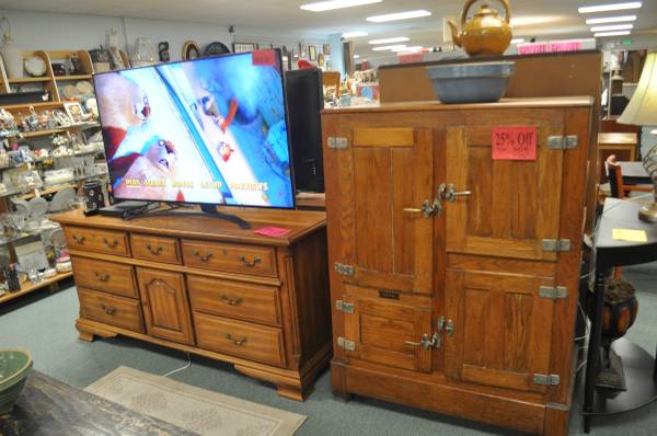 SAVE HUNDREDS ON QUALITY USED FURNITURE Saturdays 10am - 2pm 1