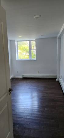 $2,000 / 1br - 856ft2 - 1 Bedroom Freshly painted apt in Allerton Area, 1 block from # 5 train (Bronx)63788335701123122