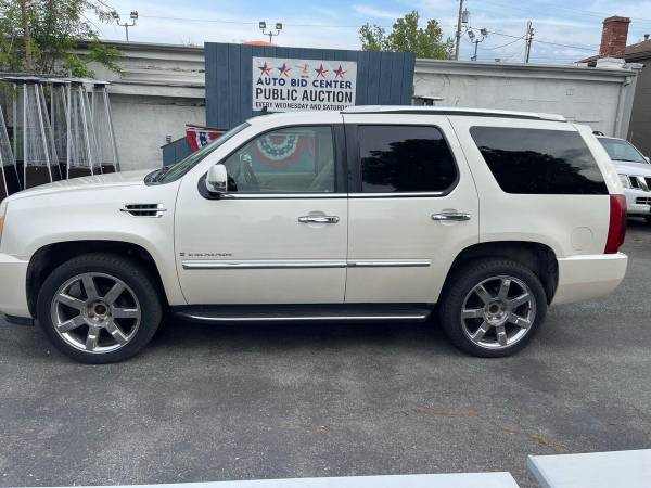 2007 Cadillac Escalade 1500 1/2 tonelada - $6,000 (+ Auto Bid Center)63471856345729124