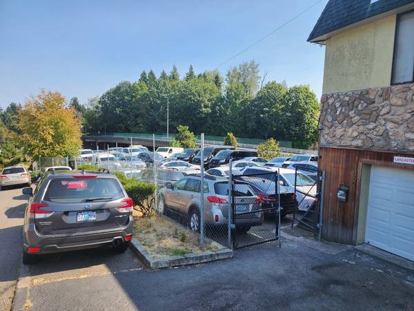 $4,950 Auto Dealership for RENT PRIME SW BARBUR BLVD on CORNER LOCATION (SW BARBUR BLVD and 19th Portland OR 97219)63831534873603121