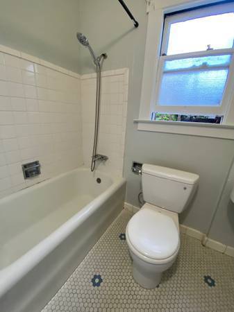 $920 / 575ft2 - Sweet Rockridge Studio ++ in Vintage ‘25 @6-plex (Oakland)63799516501377122