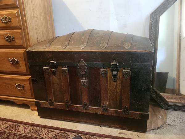 Large old dome top trunk 1