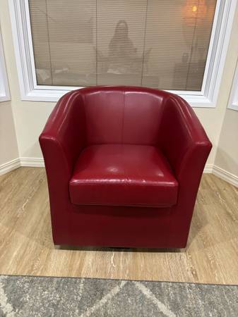 Red swivel chair 1