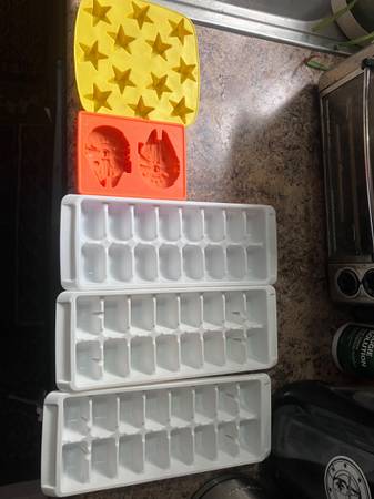 Five ice cube trays, millennium falcon star cubes 1