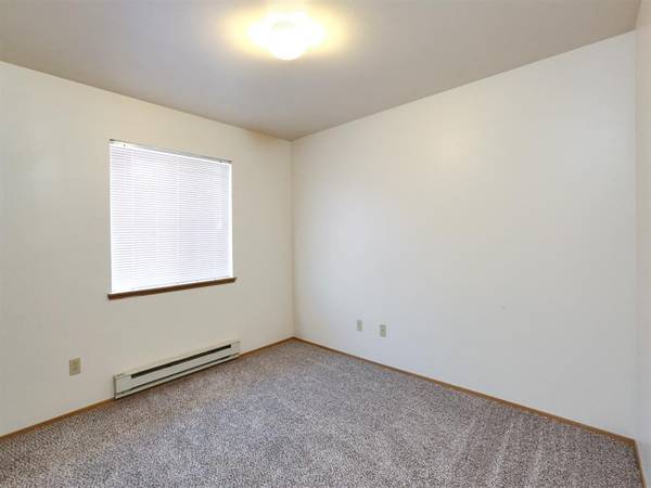 $1,571 / 3br - 1121ft2 - Located on Bus Line, Extra Storage, 3/BD 2/BA (355 Meadowbrook Ct, Bellingham, WA)63920958414211123