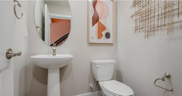 $454,890 / 2472ft2 - 10691 Millport St (White Plains)63611881840769123