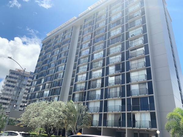 $1,450 / 400ft2 - Available Studio at the Holiday Manor (Ala Moana)63686710160259120