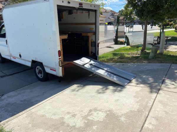 2003 GMC Savana 10' Contractor - Photo 4