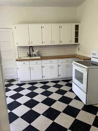 $1,375 / 1br - 1 bedroom near Lake Louise (Weaverville)64029373751937120