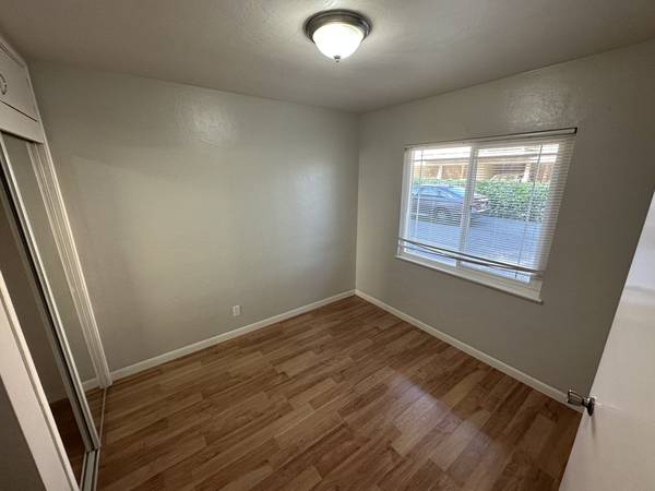 $2,050 / 1br - 350ft2 - ¡Reducción de precio! Acogedora unidad de 1 habitación en planta superior (santa clara)63668111682433123