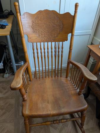 Vintage solid oak rocket chair in excellent condition 1