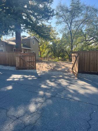 $1,200 RV space (Citrus Heights)64043493852290122