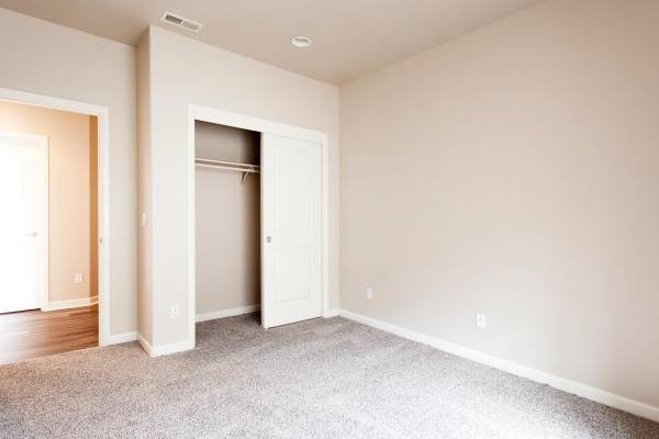 $1,916 / 2br - 1055ft2 - Prestige Living! 2 BR w/ Pool, Gourmet Kitchen & Private Deck (Kennewick)64015130434818121