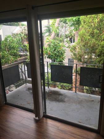 $2,195 / 2br - 2 Bedroom in Valley Village (Valley Village)63876593559425123