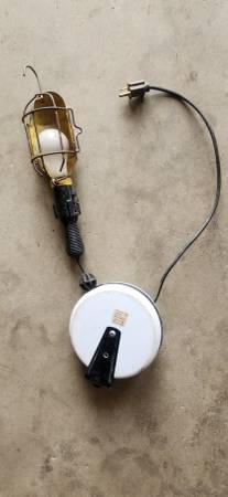 Work light with 20 ft roll up cord 1