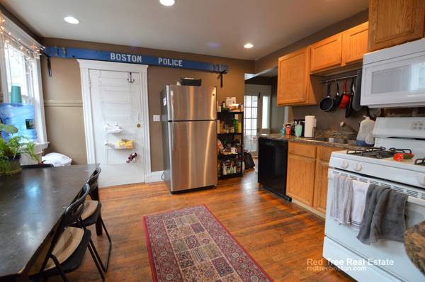$4,400 / 4br - Huge 4 bed 2 bath near BU with laundry in unit, parking avail!! (Allston)63802096984579122