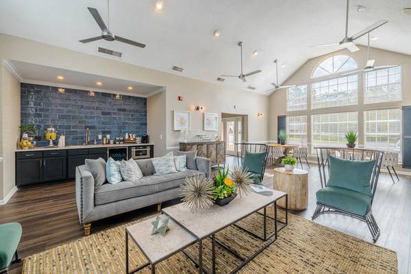 $1,206 / 1br - 866ft2 - Free Wi-Fi in Common Areas, Two Swimming Pools, 1 bedroom (6700 Wall St, Mobile, AL)62925914561921123