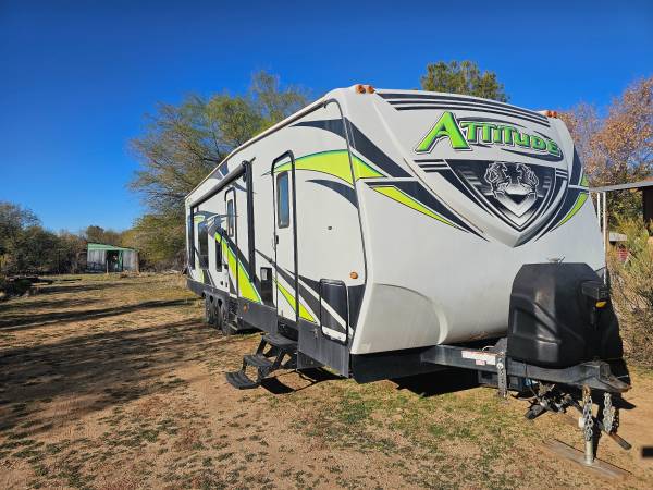 2019 Eclipse Attitude 37' Toyhauler 1