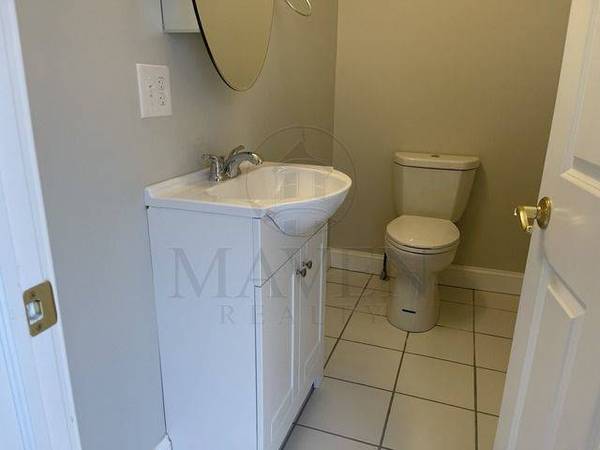 $1,300 / 5br - 4 Rooms available w/ Private Bath, quick walk to Tufts & Davis Square (Somerville / Tufts / Medford / Davis)63828337404801123