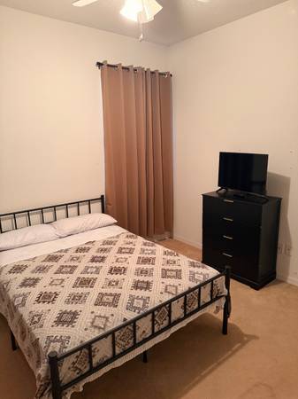 Clean Room for rent 1