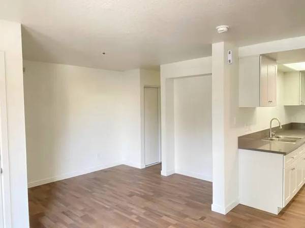 $1,270 / 1br - ***REMODELADO 1 Dormitorio/1 Baño más oficina --- Cerca de la PLAYA*** (San Francisco)63667856651651120