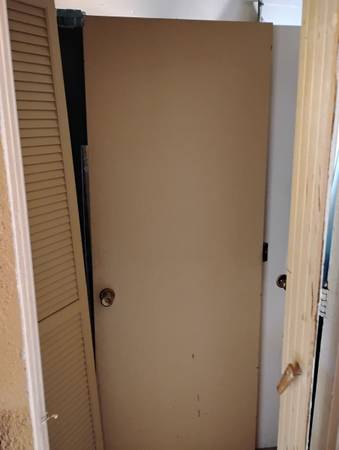 (2) 80x30 Bedroom doors LeftOutward/RightInward swings Free Delivery if needed 1