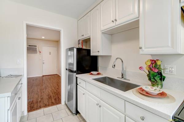 $1,760 / 450ft2 - $1600 de descuento, pisos con aspecto de madera, estudio en Mission Hills/Granada Hills (Mission Hills)63701074025219121