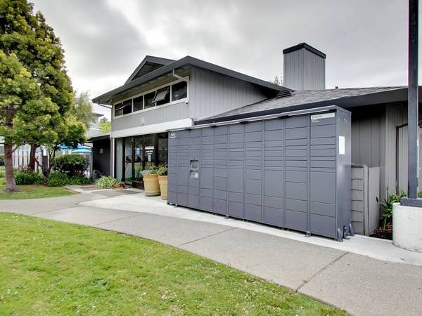 Professional Landscaping, PRIVATE BALCONIES/PATIOS, ELECTRIC STOVE 1