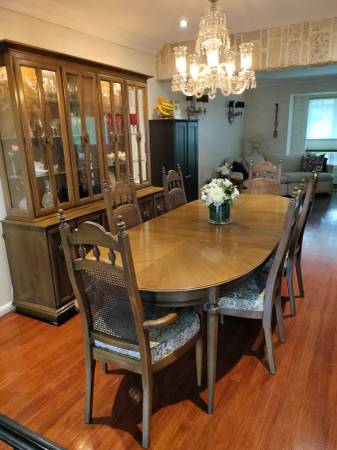 Dining room table, 6 chairs and hutch 1