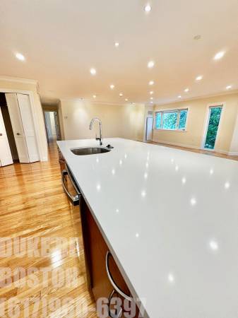 $6,995 / 2br - 1355ft2 - LUXURY 6th Floor 2br / 2.5 Bath on Beacon St.,  -Avail. NOW-   *NO FEE (Brookline)63856229067393123