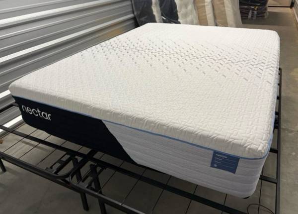 Nectar Hybrid Mattress, King, Like New, Perfect Condition ❤️ 1