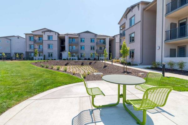 $2,235 / 1br - 724ft2 - Generously Sized Closets with Shelving, Courtyard, Fitness Center (1349 Blossom Ave, Suisun City, CA)63844740894721124