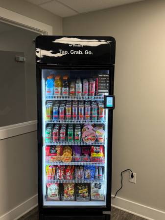 Vendera Core Smart Cooler Vending machine 1