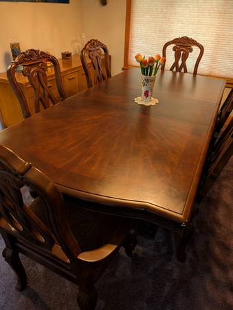 Dining room table and 6 chairs 1