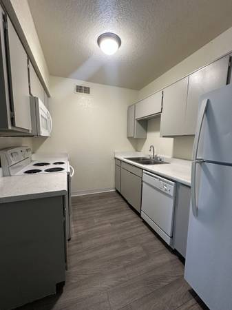 $850 / 2br - 585ft2 - Look & Lease Specials! Waived Fees! (sierra vista)64004459222145121