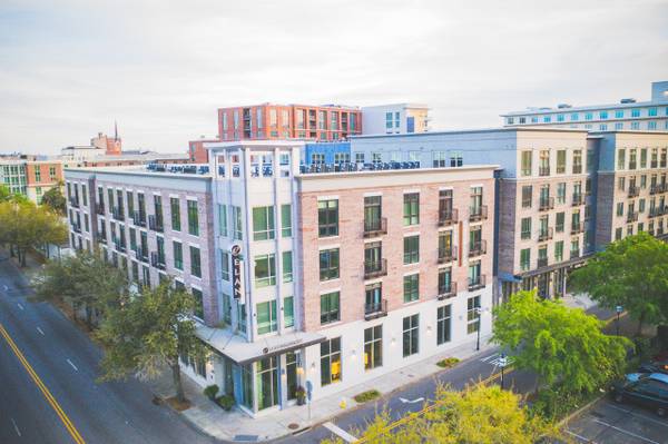 $1,250 / 1br - 888ft2 - Elan Midtown64015947335427120