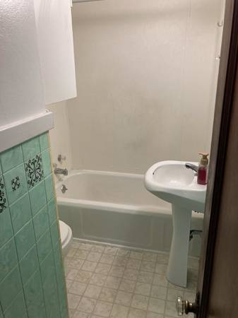 $995 / 2br - 698ft2 - 2 Bedroom, 1 Bathroom Lower Unit in Downtown Duplex with Garage (Eau Claire)63845960128001123