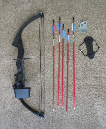 PSE Youth Archery Set - Compound Bow/ Arrows/ Burlap Target 1