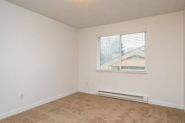 $2,196 / 3br - 1150ft2 - Gorgeous light filled 1150 Sq Ft, 3 Bed, 2 Bath with beautiful view! (Tigard - Wilsonville, King City, Sherwood)63831682708867121