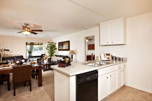 $2,545 / 1br - 775ft2 - 12 Instalaciones de lavandería, a 1 milla de San Elijo State Beach63663854375811123