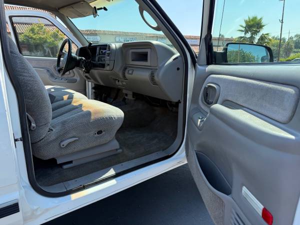 1998 Chevy Silverado 2500 HD 4x4 - $5,900 (Citrus heights ca)63619609573889124