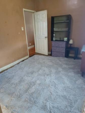 $610 / 1br - A large bedroom (Chicago South)63781441869569120