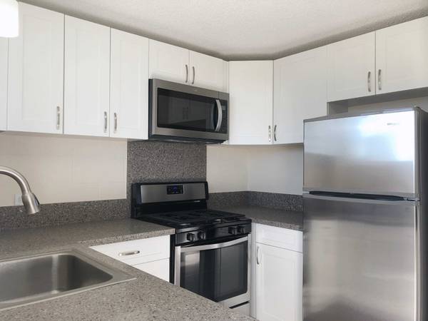 $2,549 / 2br - 730ft2 - Lower moving costs w/$1000 deposit on approved credit (1552 Young St, Honolulu, HI)63686726475907124