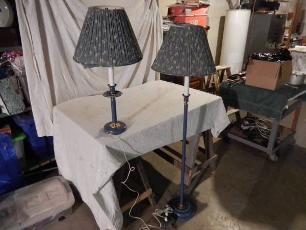 PAIR OF LAMPS 1